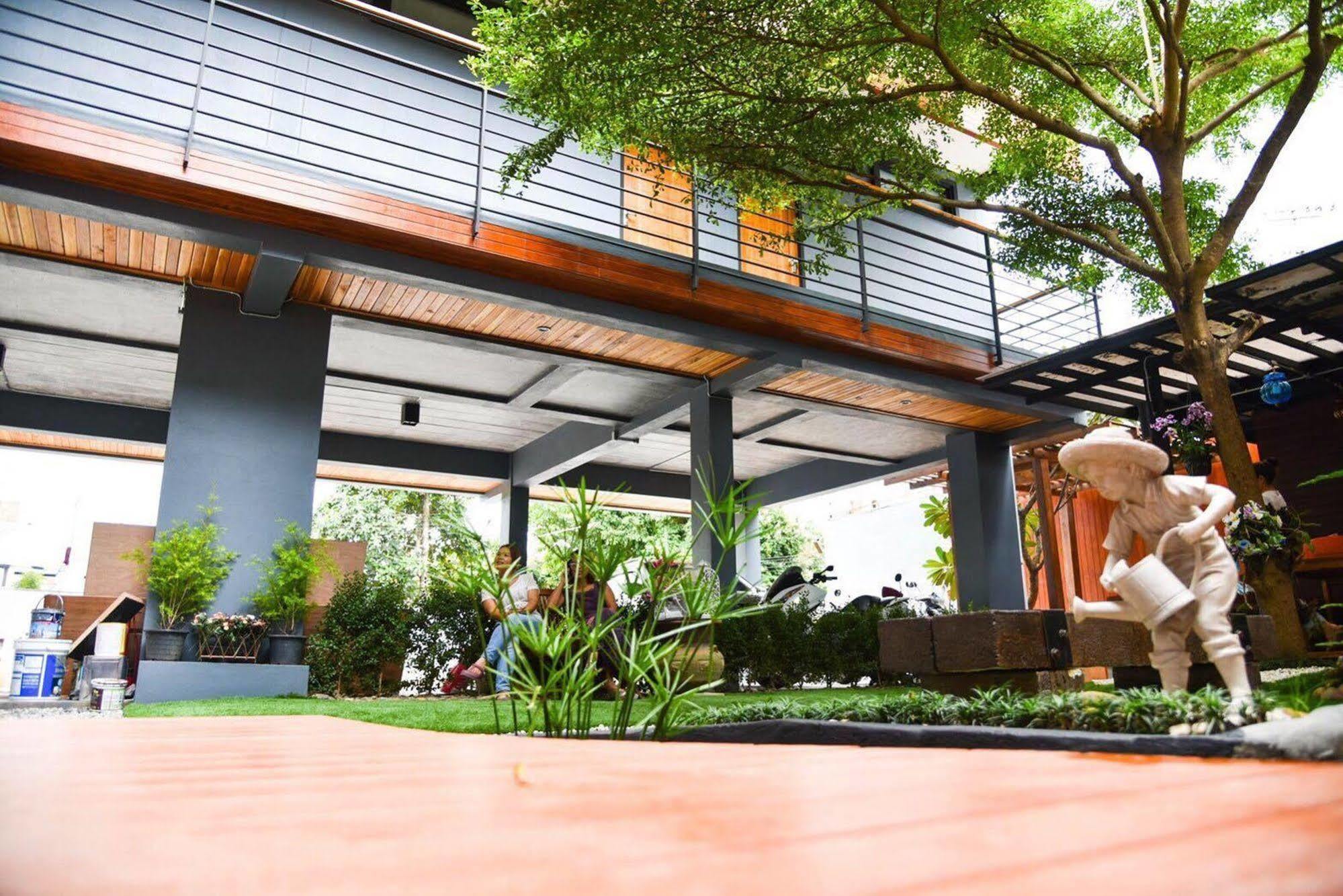Le Terrarium Bed & Sleep Chiang Rai Hotell Exteriör bild